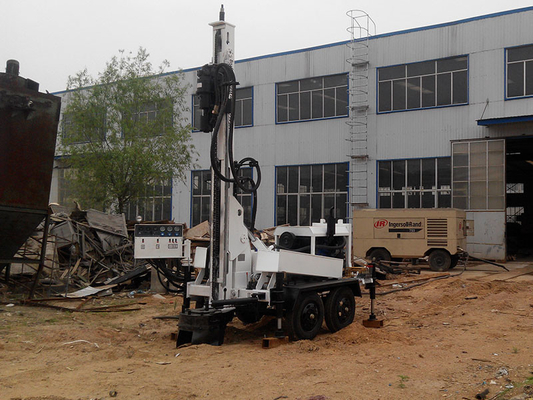 Trọng lượng nhẹ 200m 220mm Trailer lắp giàn khoan giếng nước