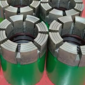 Ném hạt nhân kim cương cho điều kiện khai thác khó khăn trong hộp hộp